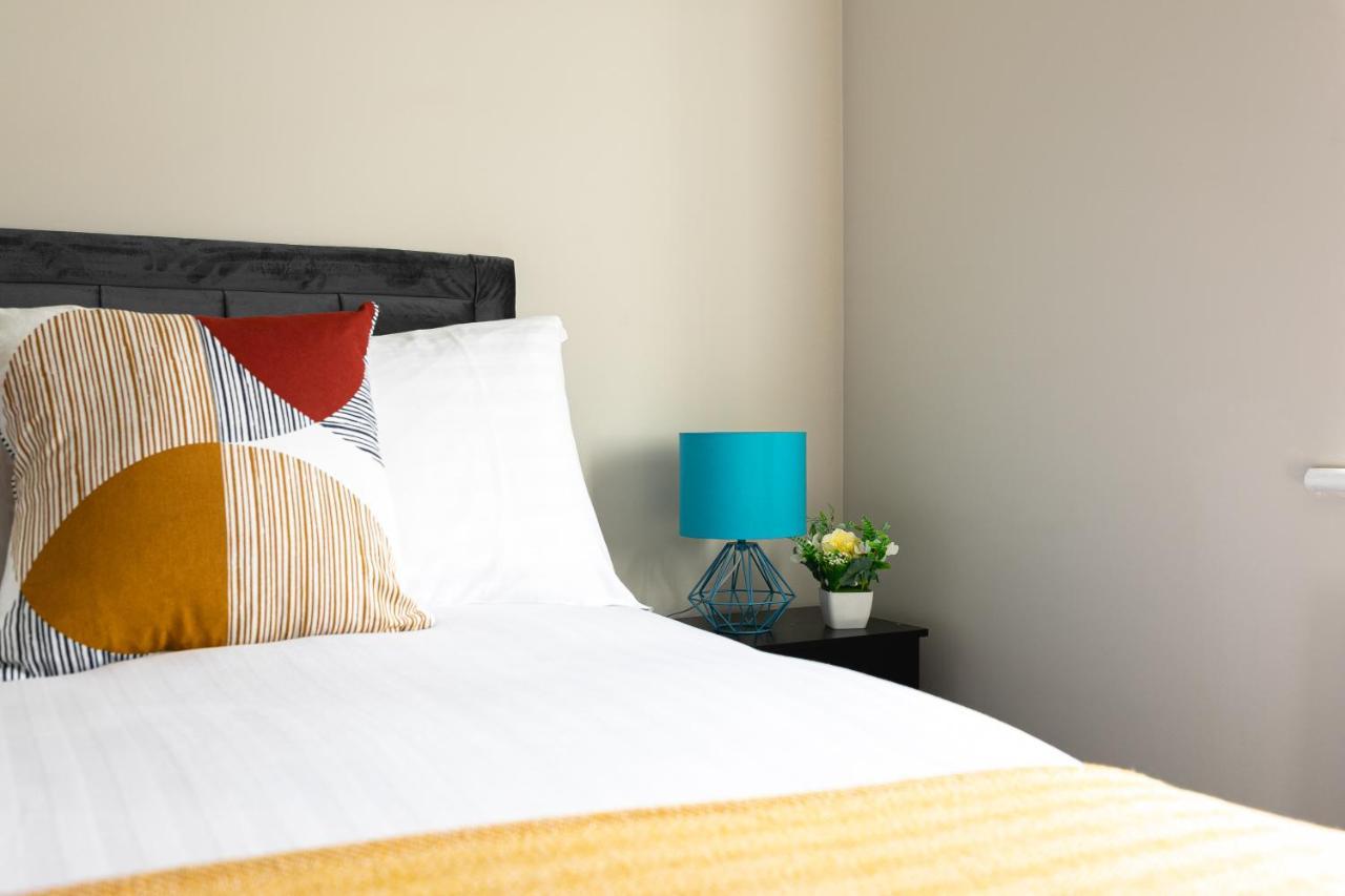 Appartement Skyvillion - Cozy Large 4 & 1 Bed In Enfield, Mins To Tube Station, Free Wi-fi Londres