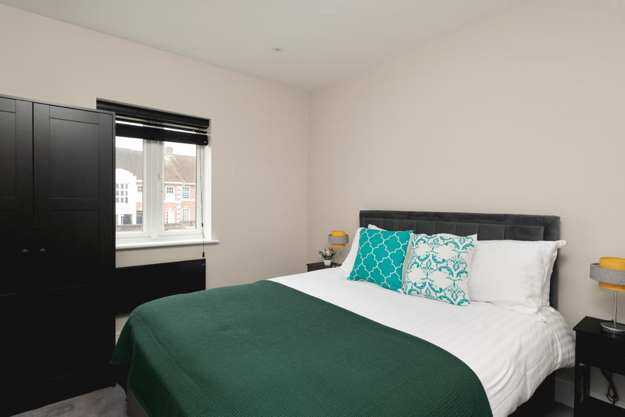 Appartement Skyvillion - Cozy Large 4 & 1 Bed In Enfield, Mins To Tube Station, Free Wi-fi *