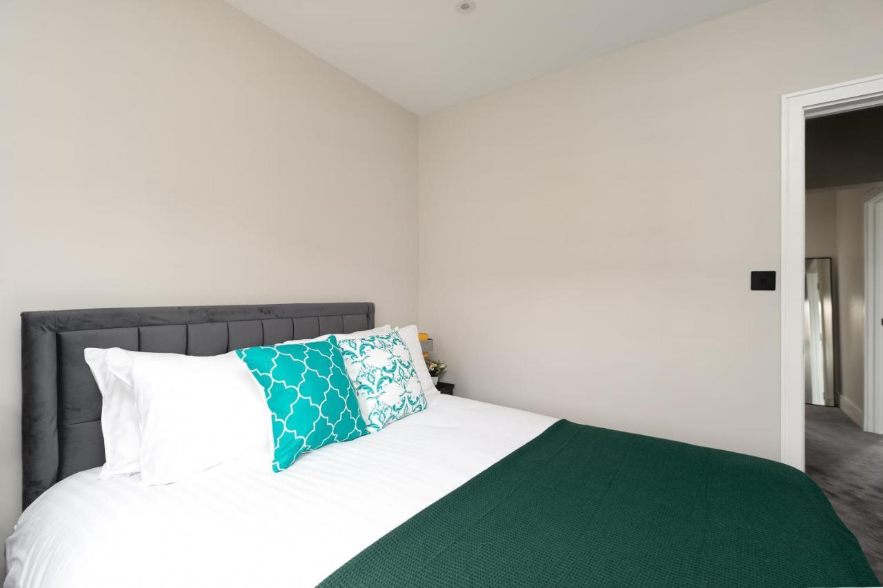 Appartement Skyvillion - Cozy Large 4 & 1 Bed In Enfield, Mins To Tube Station, Free Wi-fi Londres