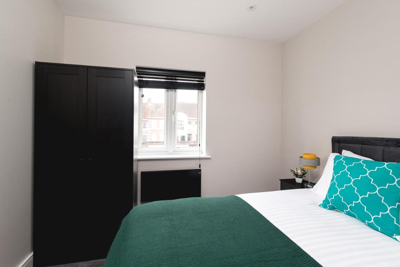 Appartement Skyvillion - Cozy Large 4 & 1 Bed In Enfield, Mins To Tube Station, Free Wi-fi Londres