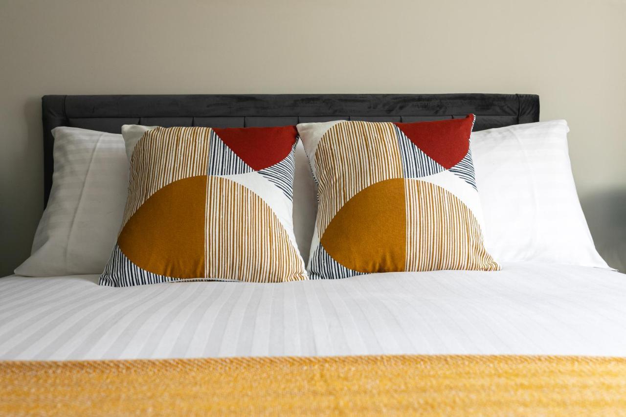 Skyvillion - Cozy Large 4 & 1 Bed In Enfield, Mins To Tube Station, Free Wi-fi Appartement *