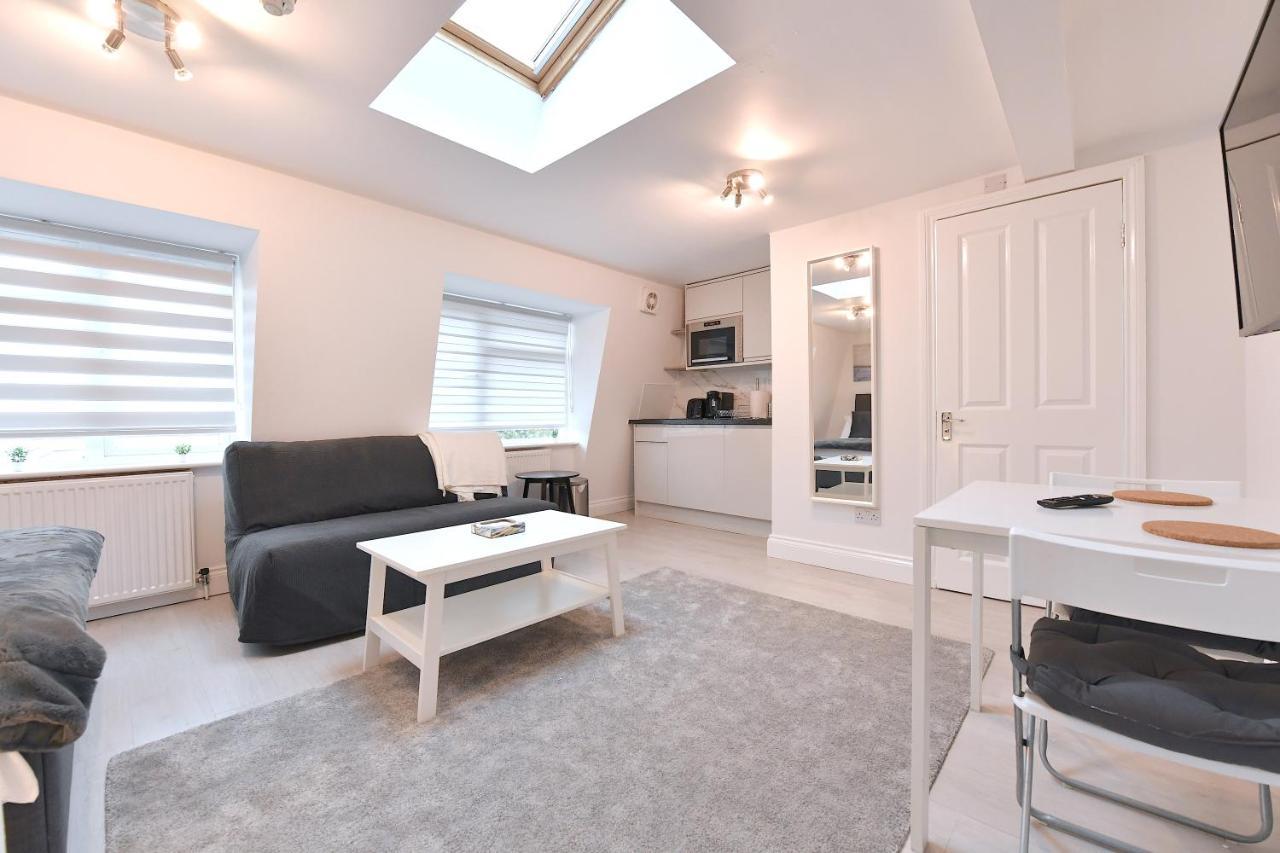 Studios: Line Convenience Near Westfield * London