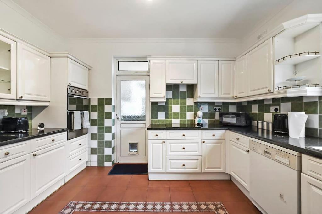 4 Bedroom House Free Off Street Parking Walking Distance To Kensal Rise Station * London