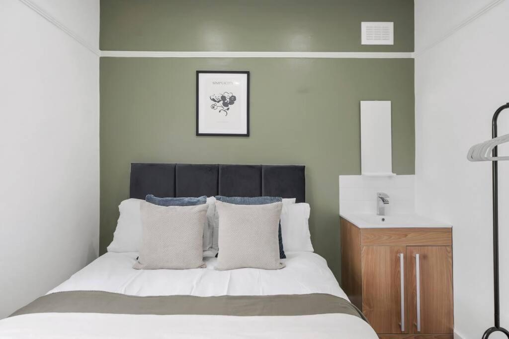 4 Bedroom House Free Off Street Parking Walking Distance To Kensal Rise Station * London