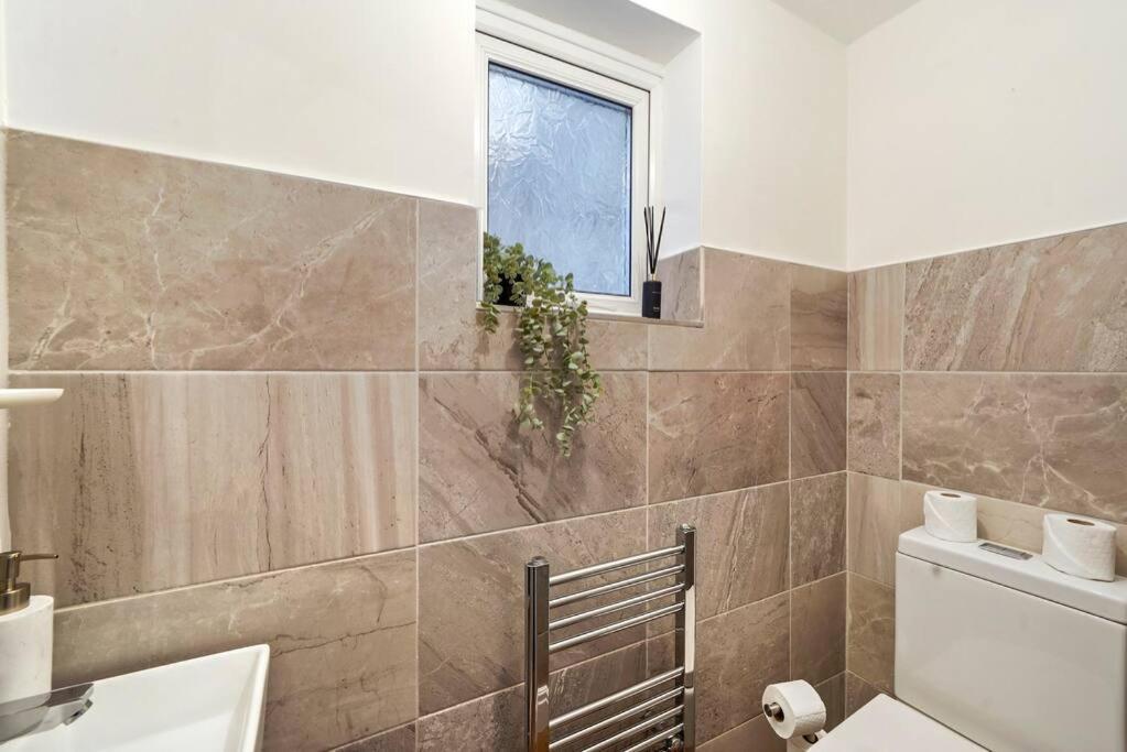 4 Bedroom House Free Off Street Parking Walking Distance To Kensal Rise Station * London
