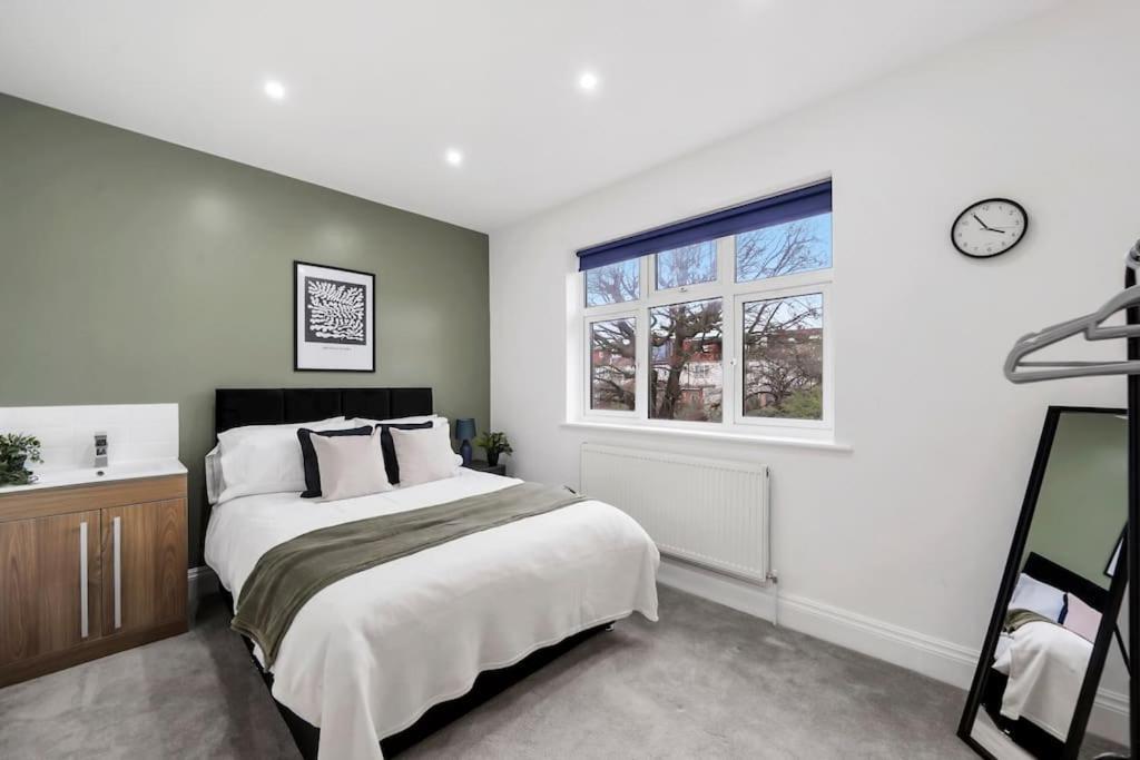 4 Bedroom House Free Off Street Parking Walking Distance To Kensal Rise Station * London