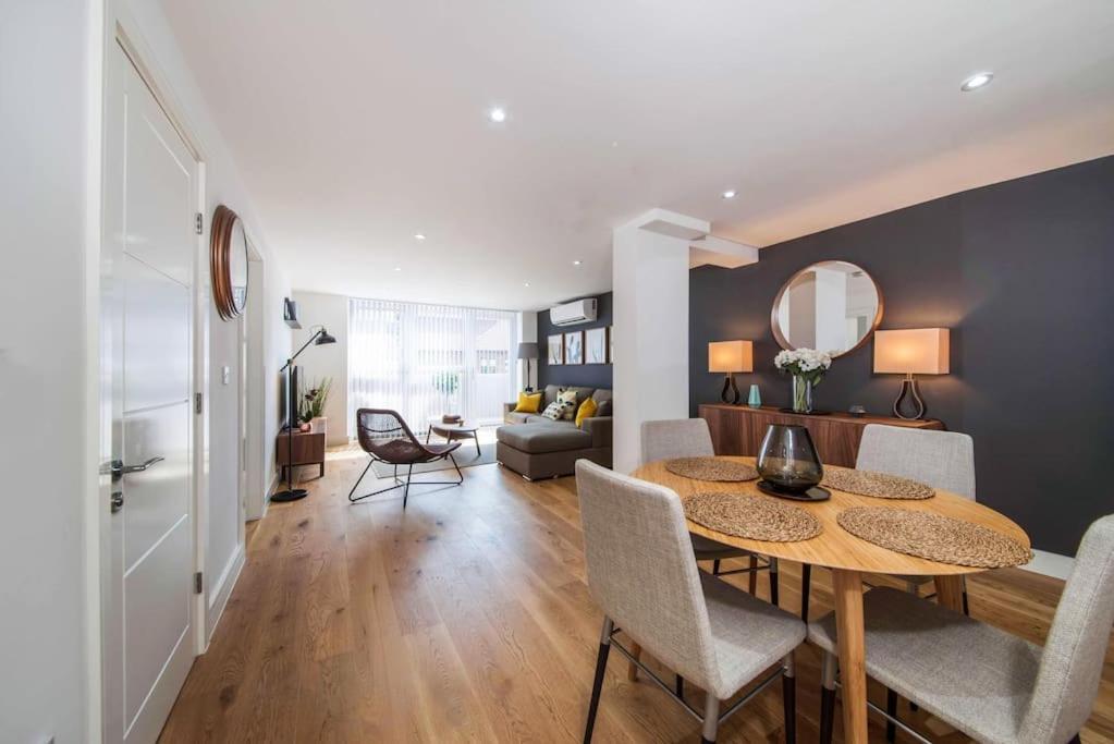 Apartamento 7 Borough - Spacious 2-bed, 2-bath In Prime Location