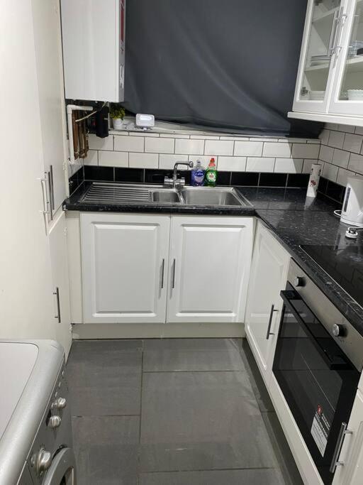 Ground Floor One Bedroom Bayswater Central Londres