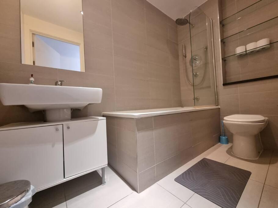 Modern Two Bedroom Ground Floor Londen