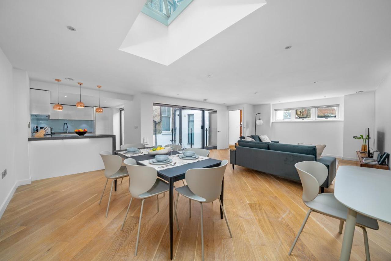 Vakantiehuis Joivy Stylish 3 Bed, 3 Bath House With Private Courtyard In Chelsea