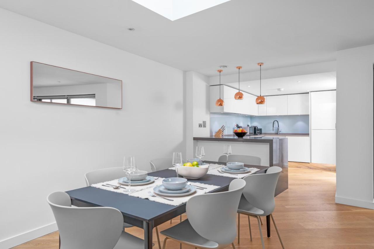 Vakantiehuis Joivy Stylish 3 Bed, 3 Bath House With Private Courtyard In Chelsea *