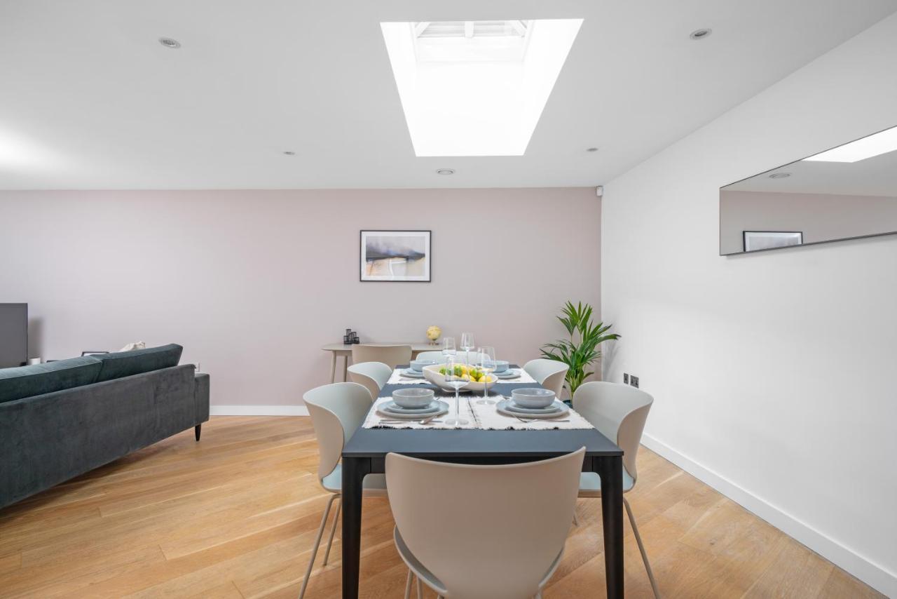 Vakantiehuis Joivy Stylish 3 Bed, 3 Bath House With Private Courtyard In Chelsea