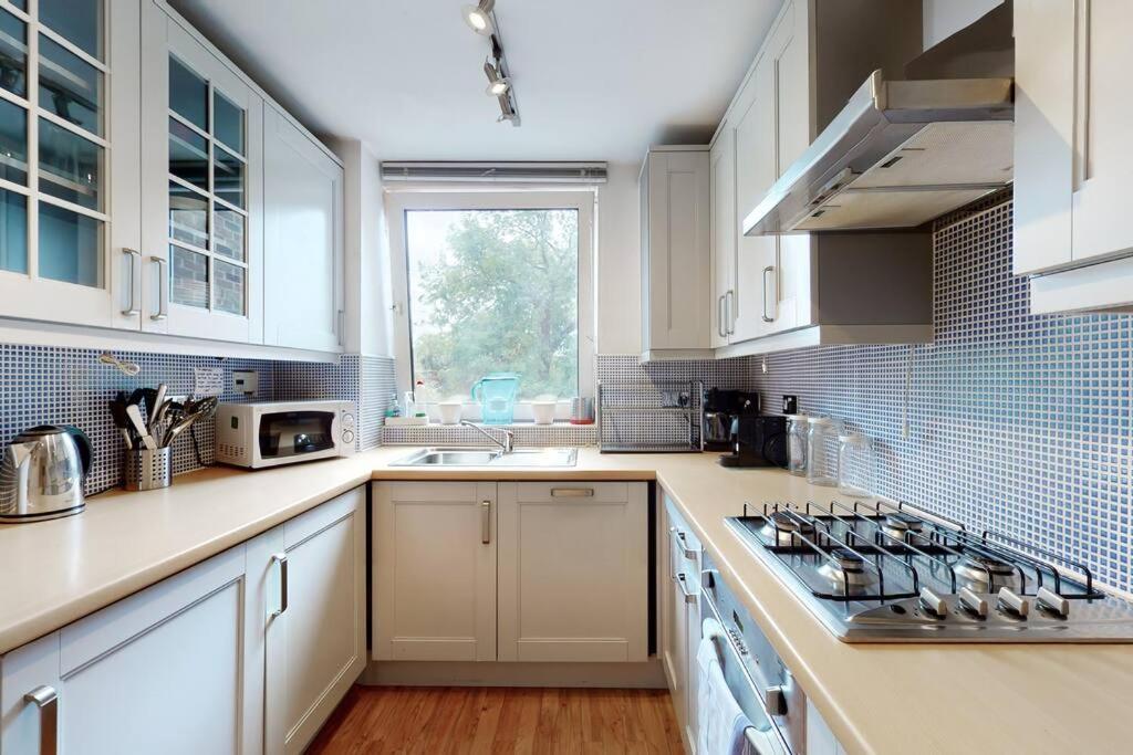 Apartment Gorgeous 2 Bed Flat With Parking And Garden *
