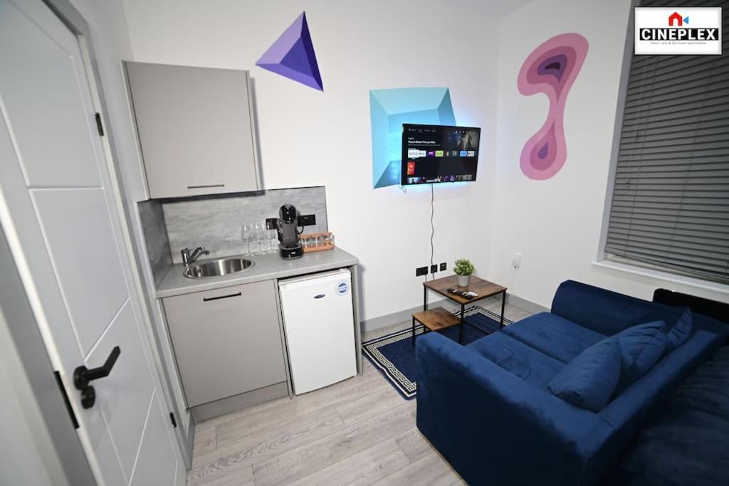 Cheerful 1bed Studio Flat With Netflix And Wi-fi By Cineplex Short Lets & Serviced Apartment London