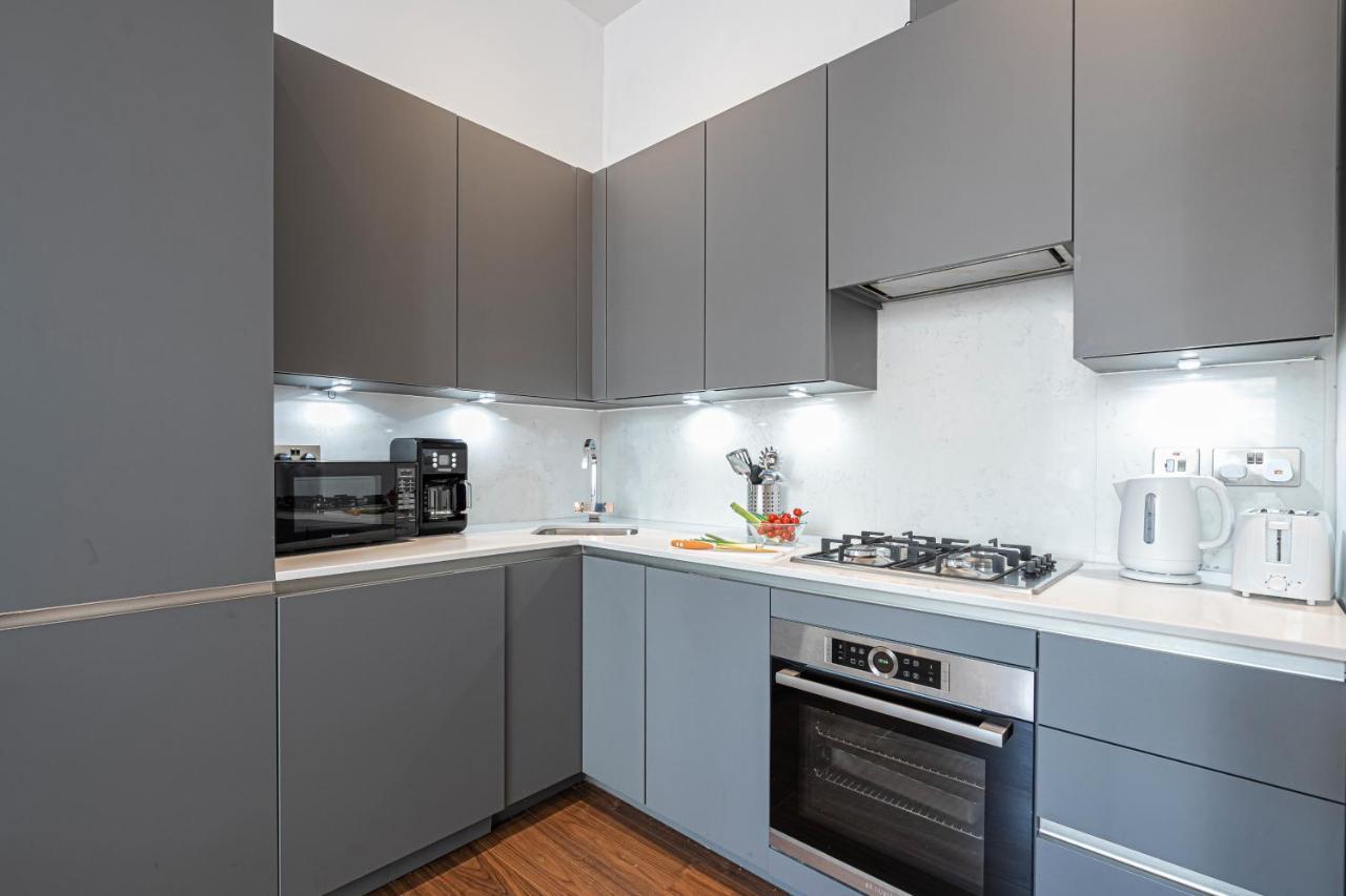 At Kensington And Knightsbridge Apartment