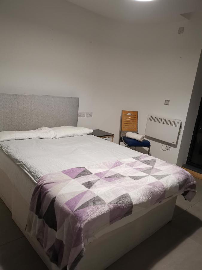 Luxe tent Jadwin Beautiful Share Toilet 2 People Londen
