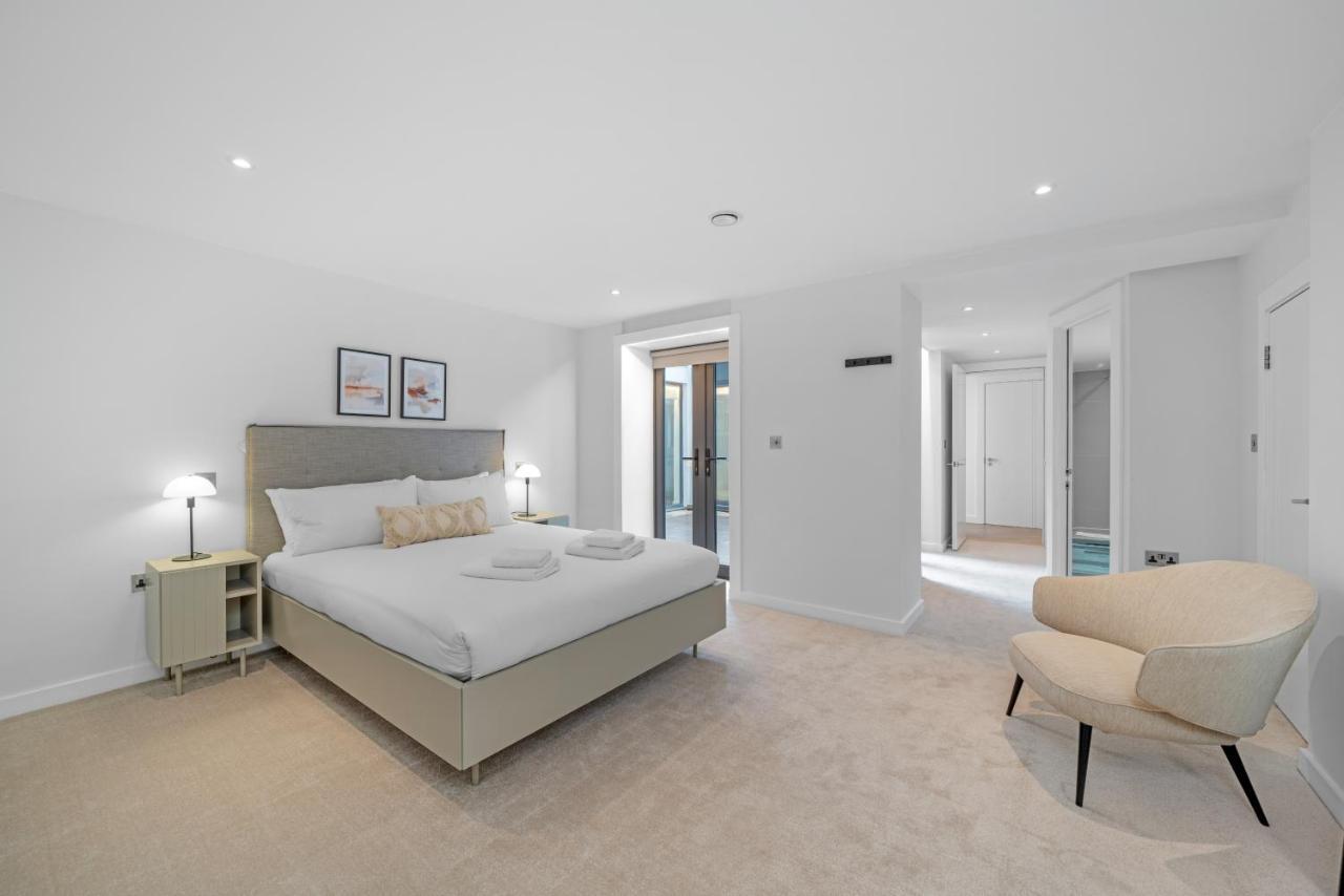 Joivy Stylish 3 Bed, 3 Bath House With Private Courtyard In Chelsea Londen