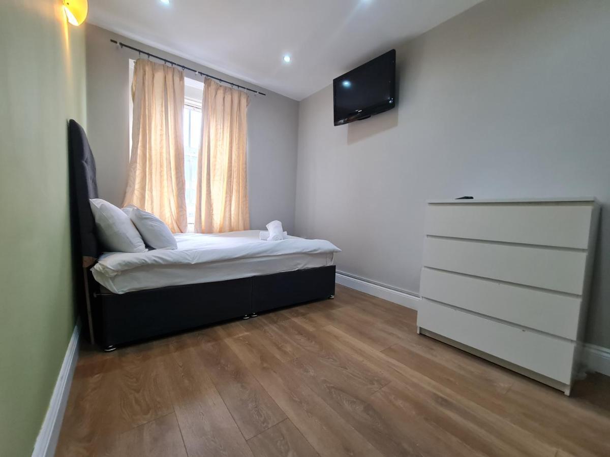 Lovely En-suite Bedroom R7 * Londen