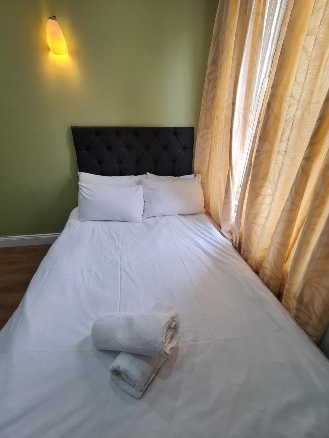 Appartement Lovely En-suite Bedroom R7 *