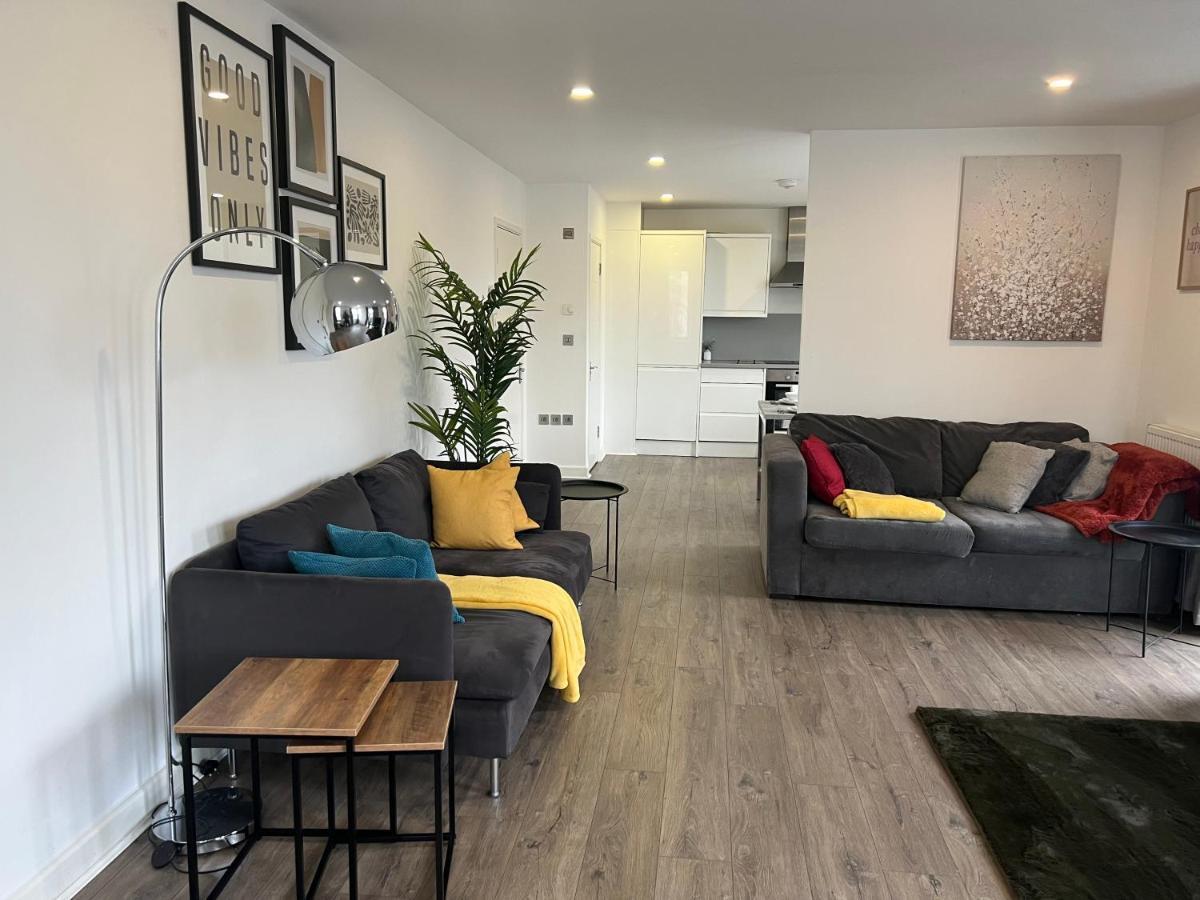 Hébergement de vacances 3bed Flat 3wc And Great Location Near Excel City Airport O2 And Canning Town Station *