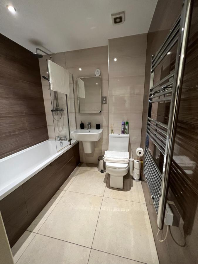 3bed Flat 3wc And Great Location Near Excel City Airport O2 And Canning Town Station Hébergement de vacances Londres