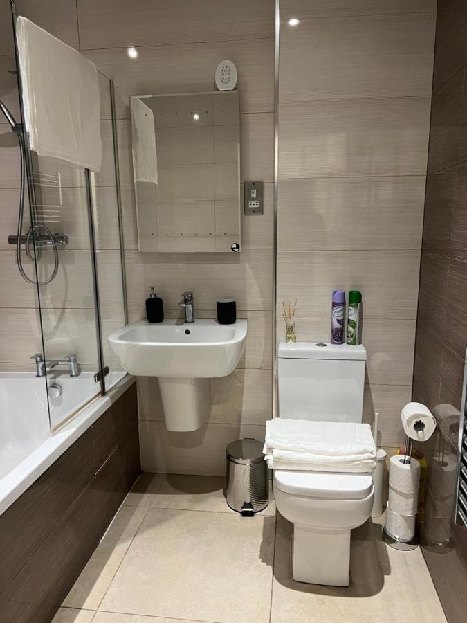Hébergement de vacances 3bed Flat 3wc And Great Location Near Excel City Airport O2 And Canning Town Station *