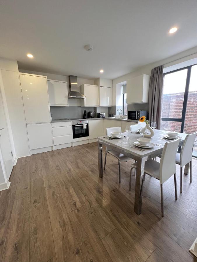 Hébergement de vacances 3bed Flat 3wc And Great Location Near Excel City Airport O2 And Canning Town Station *