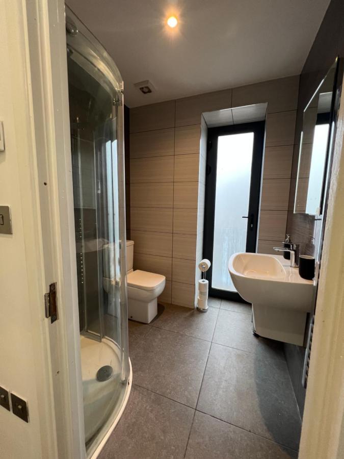 3bed Flat 3wc And Great Location Near Excel City Airport O2 And Canning Town Station Hébergement de vacances Londres