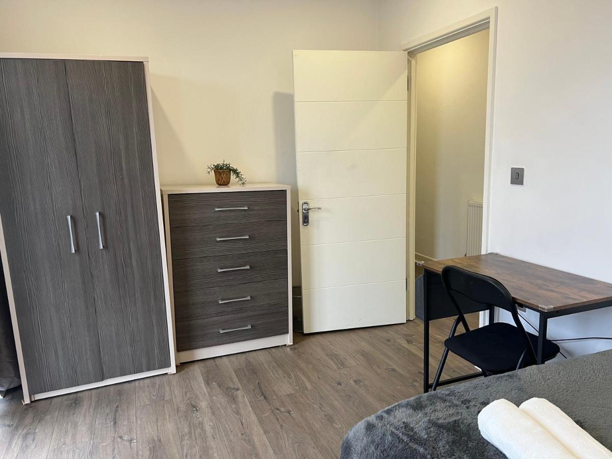 3bed Flat 3wc And Great Location Near Excel City Airport O2 And Canning Town Station Hébergement de vacances Londres