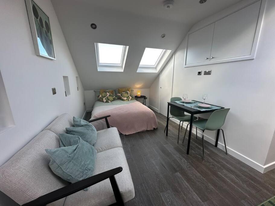 Lovely New Decor Studio - 4 The Southwell Londres