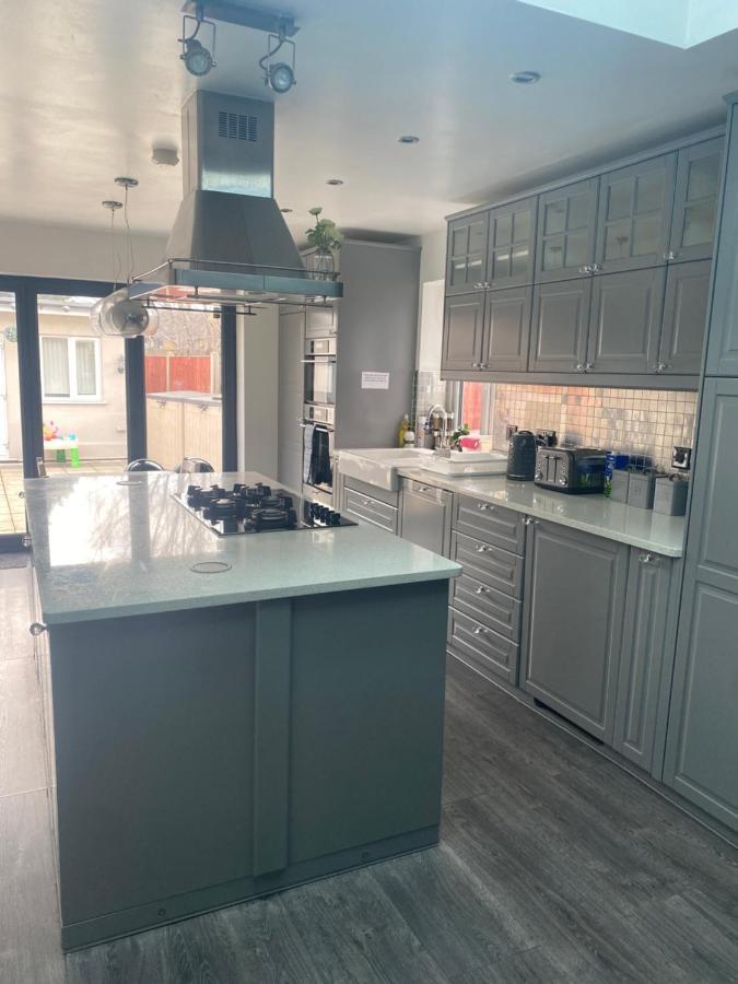Hameway House- Stunning 4 Bedroom House With A Spacious Kitchen * Londres