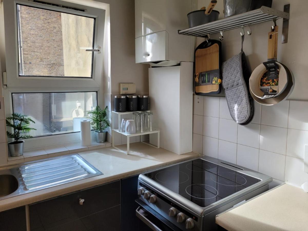 Stunning 1 Bedroom In *