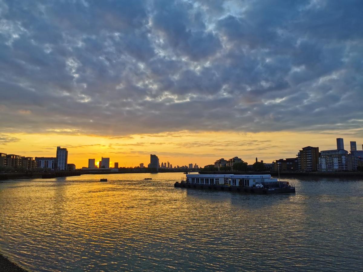 Homestay With Stunning Thames River View Hospedagem domiciliar Londres