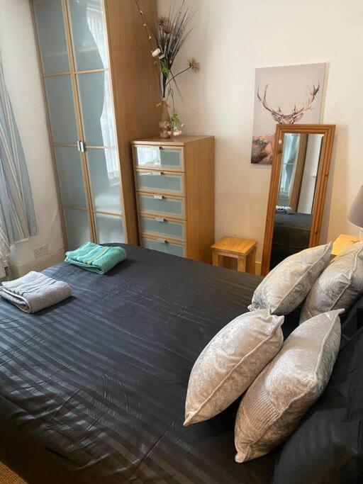 017- Premium Location 100 Penfold Place Appartement