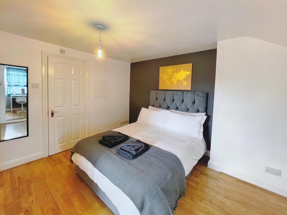 Apartamento Lovely 2-bedroom Serviced Greater Londres