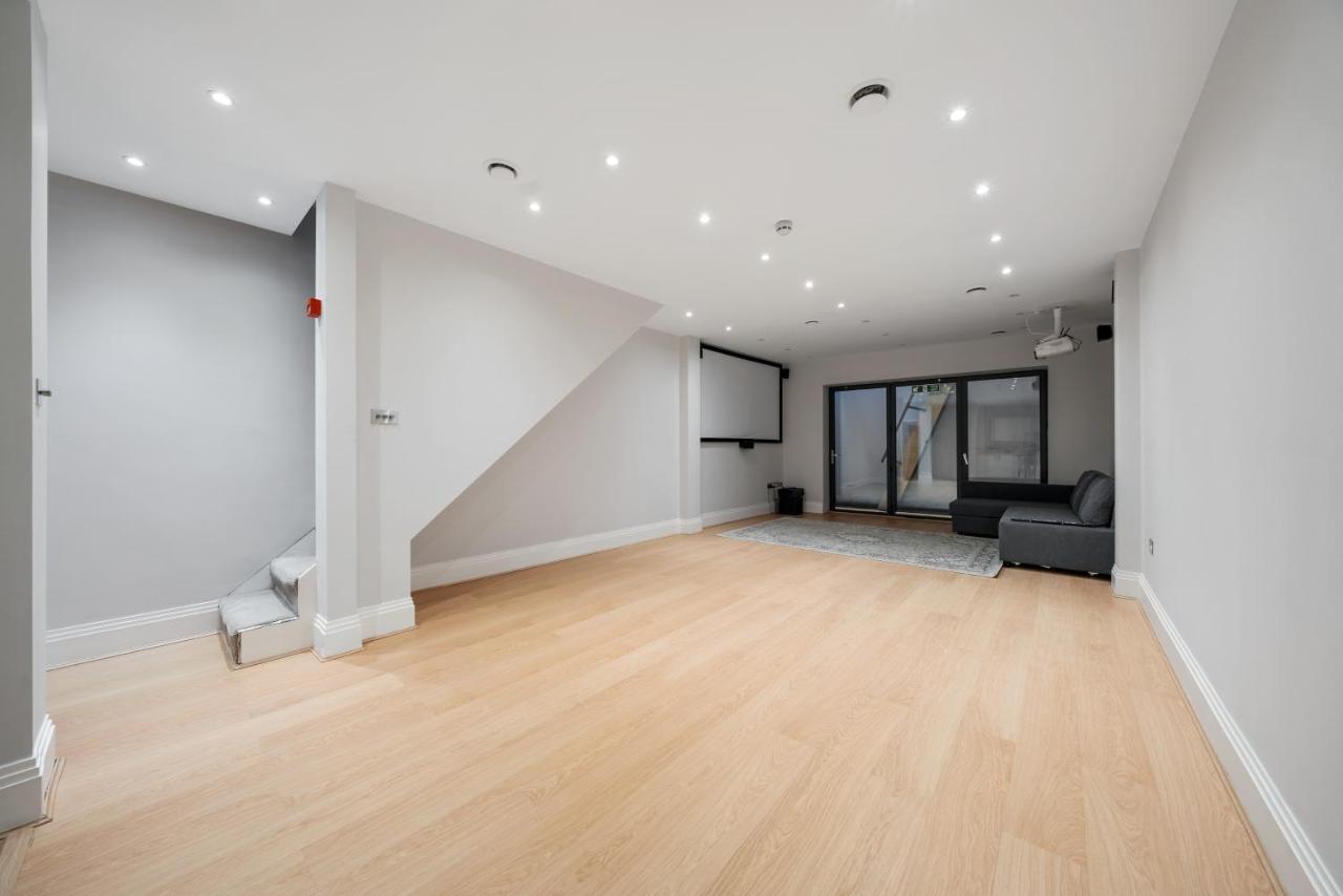 Holiday home Modern 4 Bedroom Townhouse With Cinema In The Heart Of Se1 *