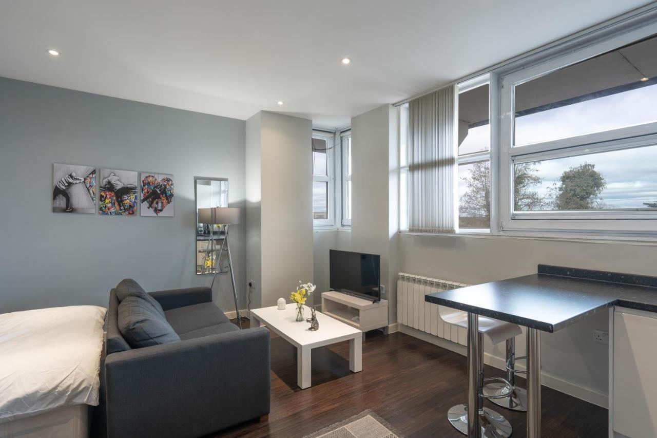 Superb Studio * London