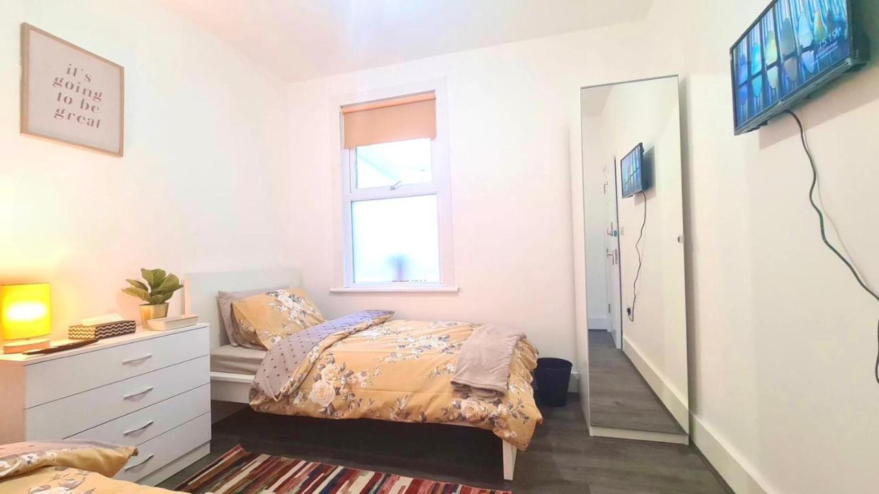 Deluxe Private In Manor Park Hospedagem domiciliar *