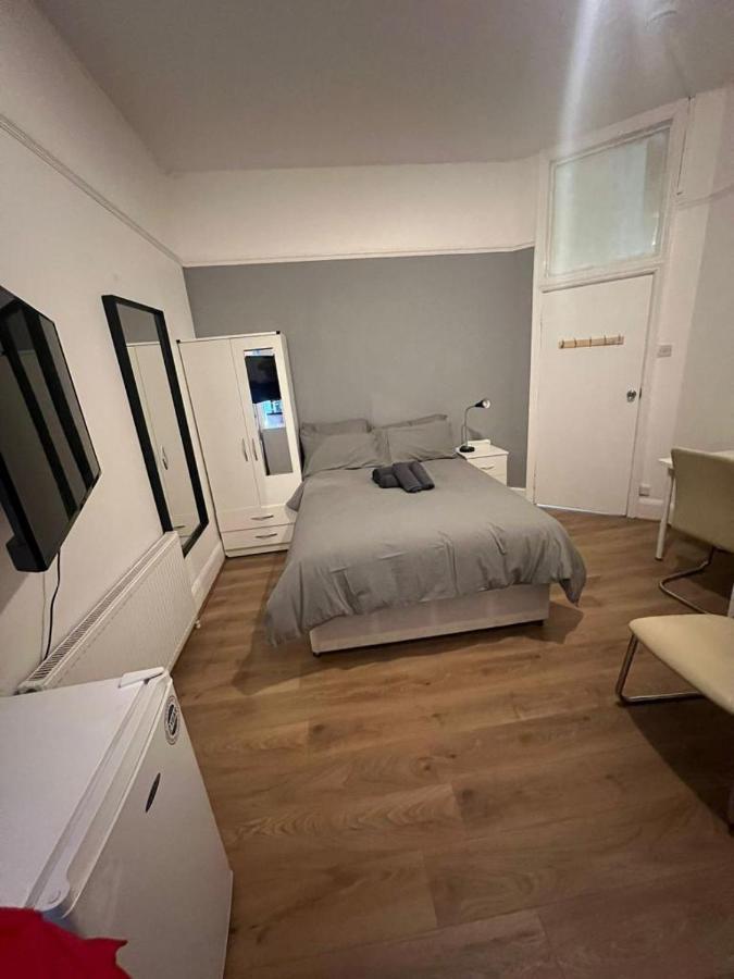 Private Self Contained Studio In The Heart Of Golders Apartamento