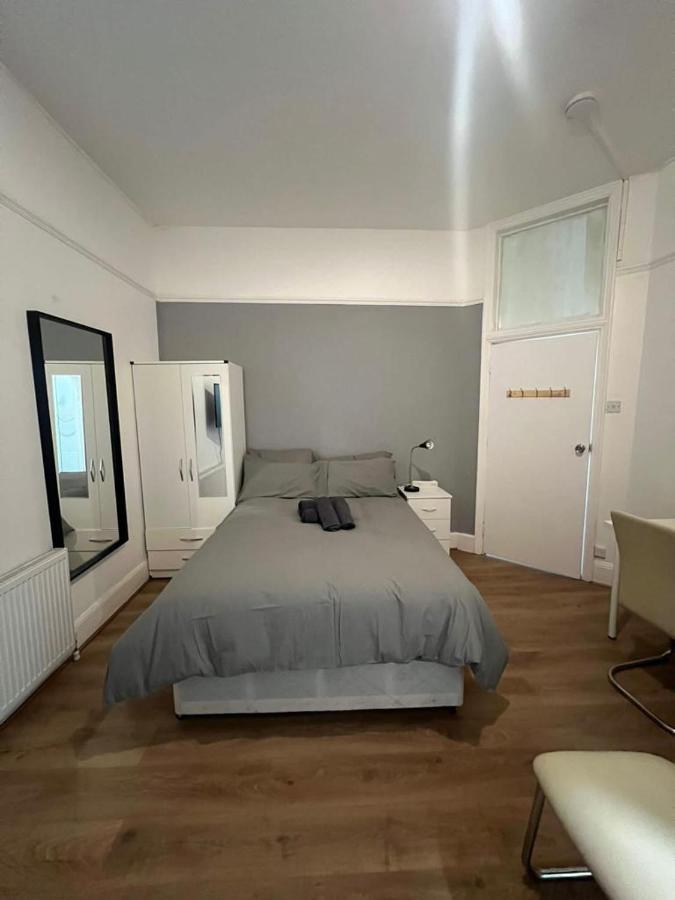 Apartamento Private Self Contained Studio In The Heart Of Golders Londres