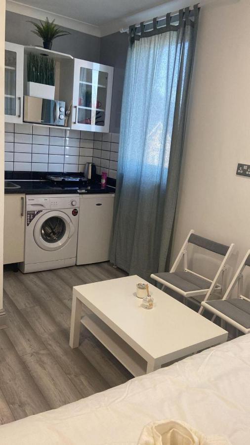 Remarkable 1-bed In Londres