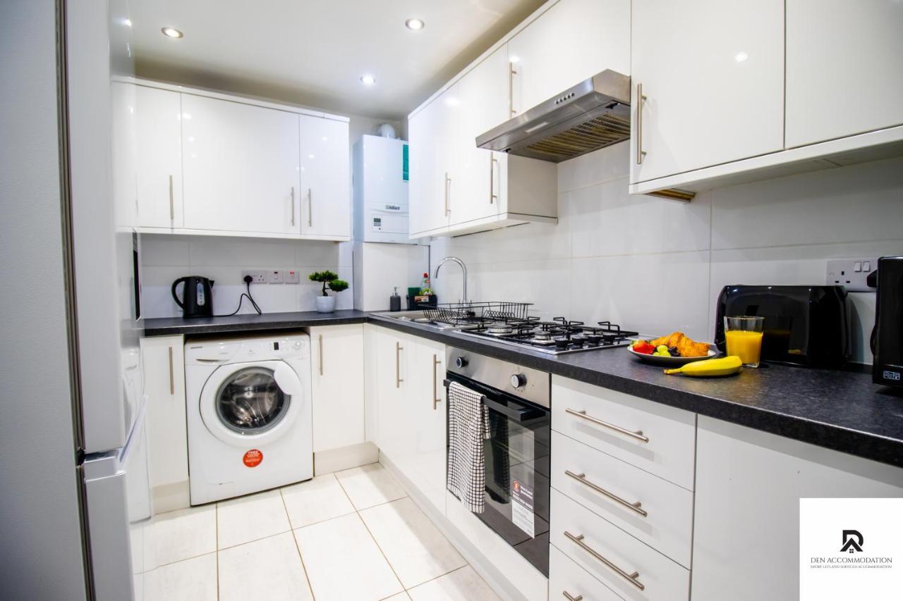 Appartement Weekly & Monthly - Beautiful 2 Bed House With Free Parking - Relocation, Business & Group - 5 Guests - By Den Short Lets & Serviced Accommodation, Woolwich Londen