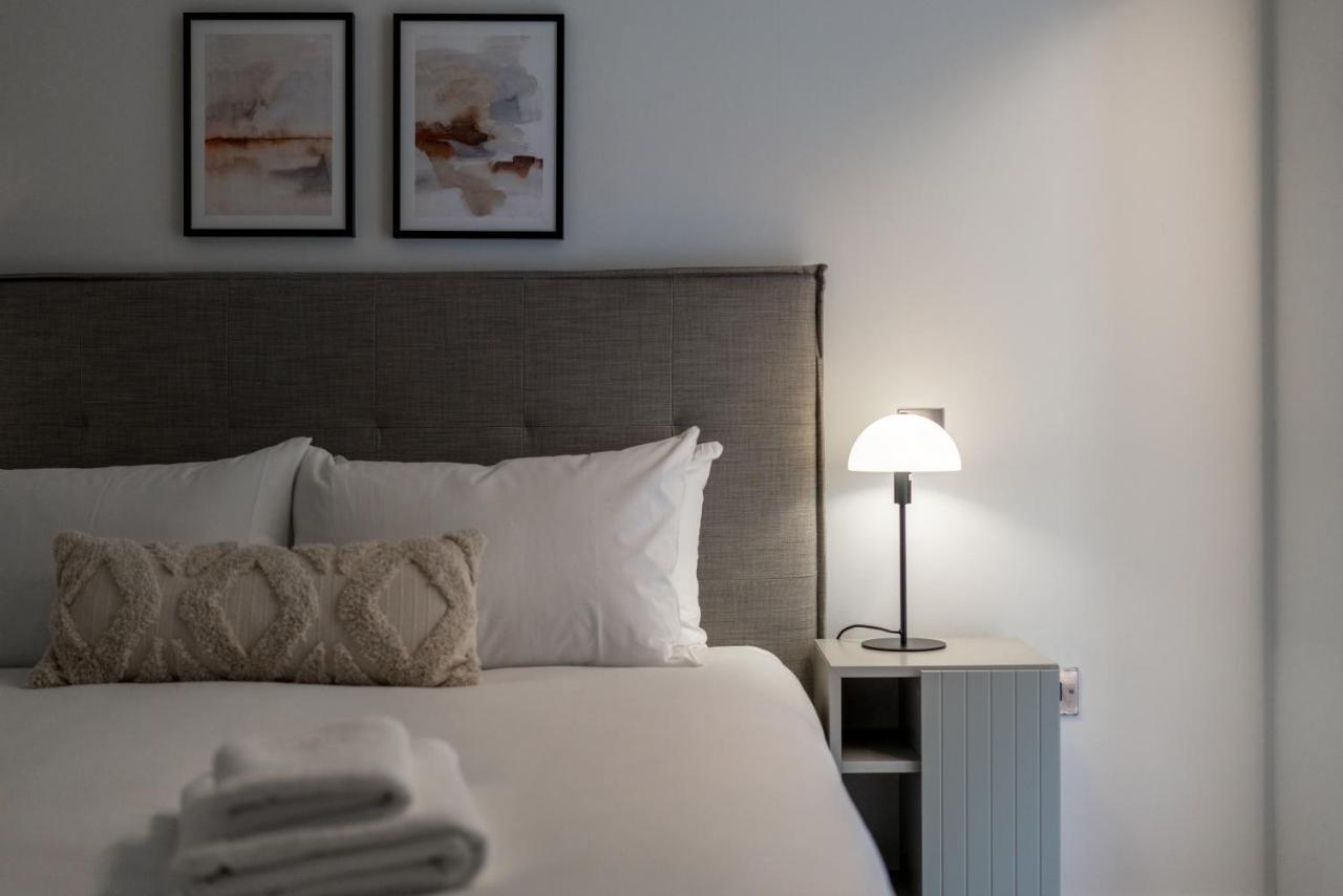 Vakantiehuis Joivy Stylish 3 Bed, 3 Bath House With Private Courtyard In Chelsea Londen