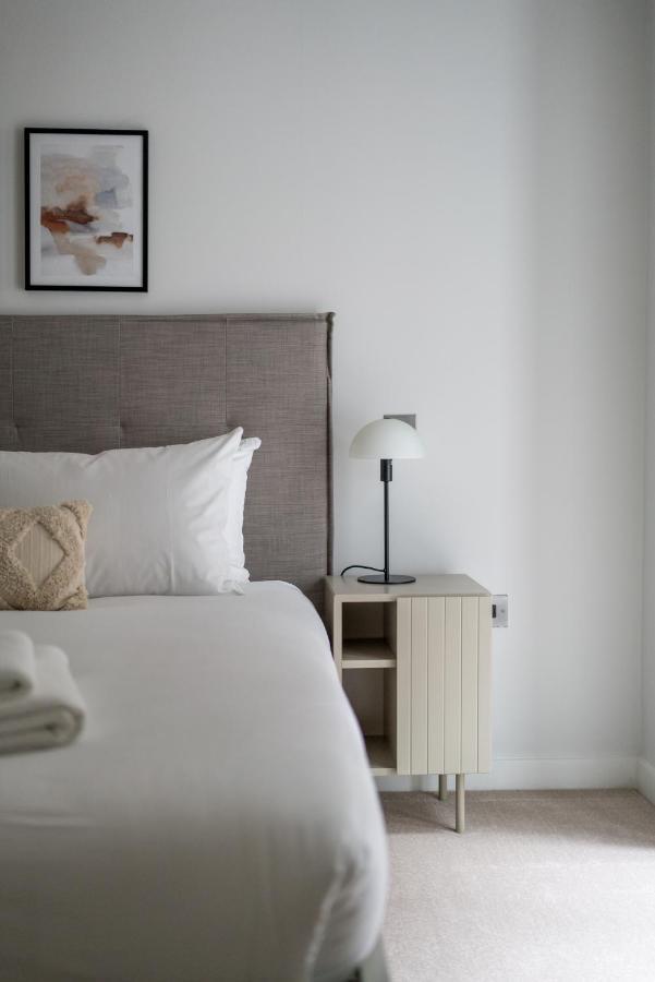 Joivy Stylish 3 Bed, 3 Bath House With Private Courtyard In Chelsea * Londen