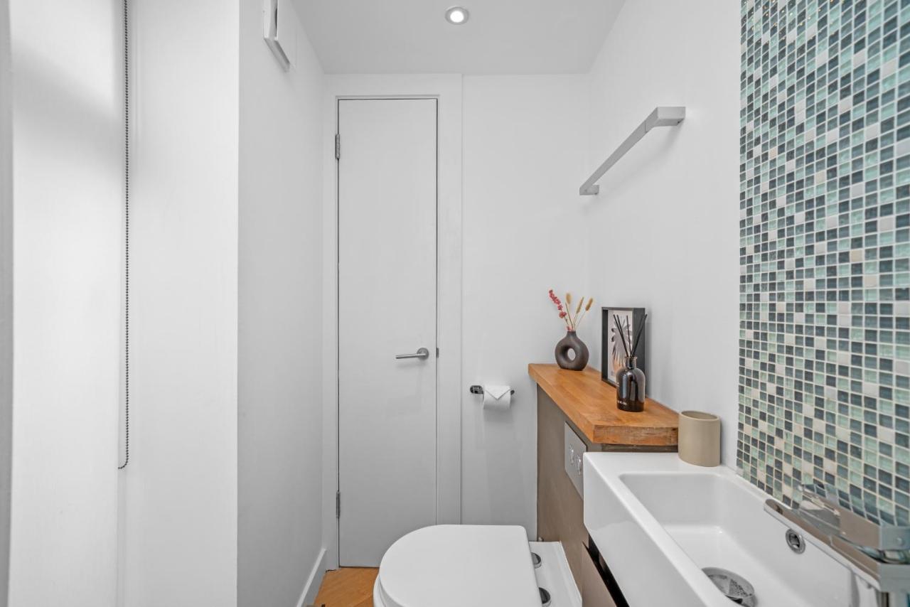 Joivy Stylish 3 Bed, 3 Bath House With Private Courtyard In Chelsea Vakantiehuis