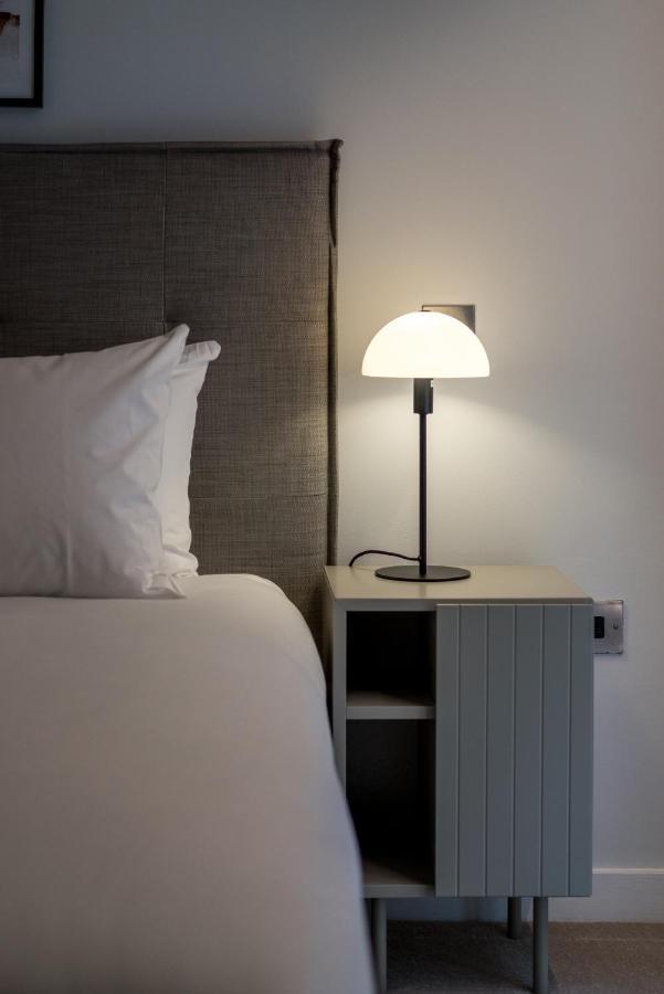 Joivy Stylish 3 Bed, 3 Bath House With Private Courtyard In Chelsea *