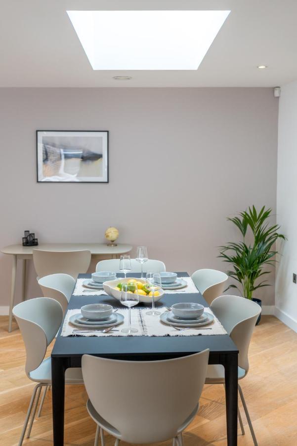 Joivy Stylish 3 Bed, 3 Bath House With Private Courtyard In Chelsea Vakantiehuis