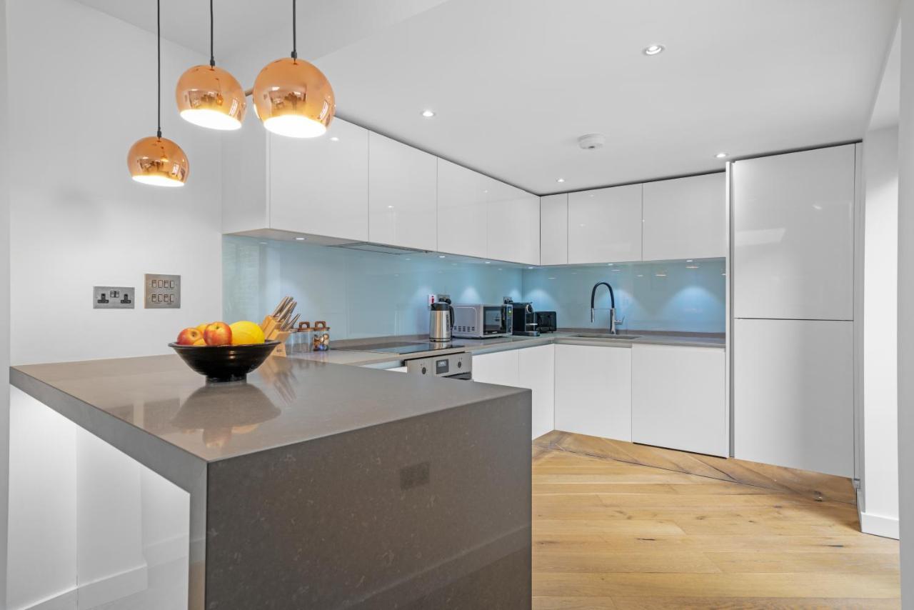 Joivy Stylish 3 Bed, 3 Bath House With Private Courtyard In Chelsea Londen