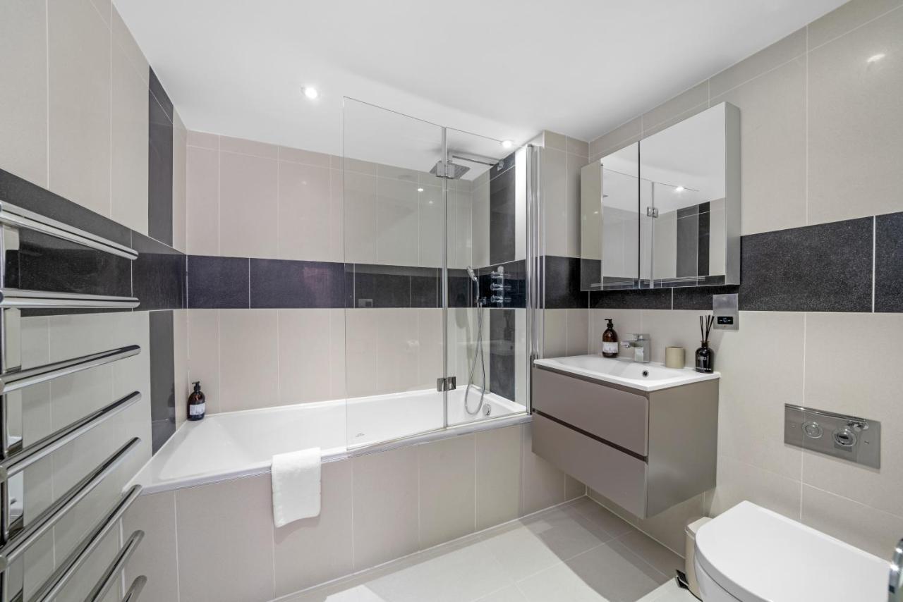 Vakantiehuis Joivy Stylish 3 Bed, 3 Bath House With Private Courtyard In Chelsea *