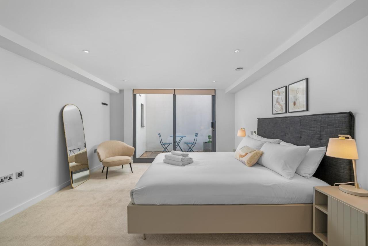 Joivy Stylish 3 Bed, 3 Bath House With Private Courtyard In Chelsea Vakantiehuis